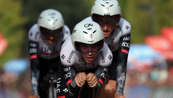 El UAE de Ayuso se impone en la crono por equipo en La Vuelta