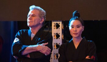 Expulsan de un evento a Martin Kove por morder a una compañera