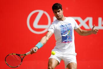 Alcaraz dibuja su segunda final de Queen's