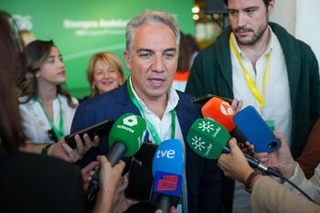 Bendodo dice que a Sánchez le rodean 