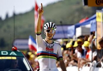 Pogacar se desquita en Hautacam