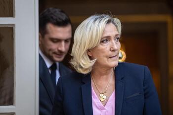 La policía registra la sede del partido de Le Pen