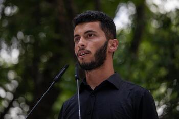 Las FDI asaltan la casa del cineasta palestino Basel Adra