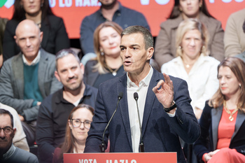 Cuestionado por los suyos... Pero inamovible