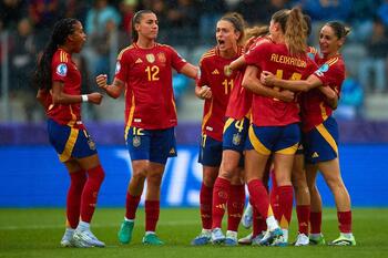 España repite goleada con luces y sombras