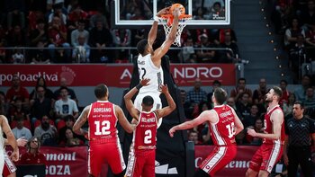 Tavares tapona al Zaragoza y el Barça vuelve a las andadas