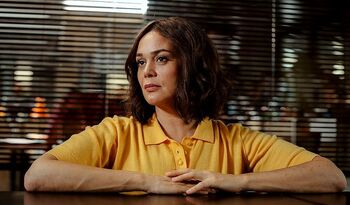 ‘Mademoiselle Holmes’ regresa a COSMO con su segunda entrega