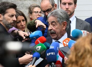 El emérito demandará a Revilla tras la fallida conciliación