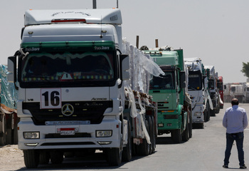 20 muertos al volcar un camión con ayuda humanitaria en Gaza