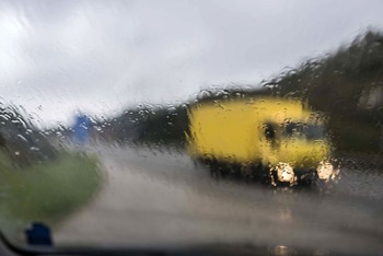Visibilidad y lluvia: una pareja mal avenida