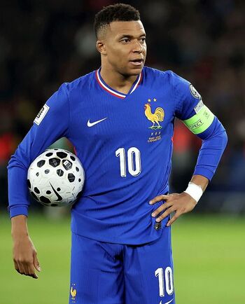 Mbappé mira al Elche tras volver a Madrid