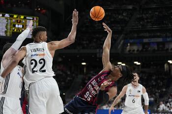 El Real Madrid salva un mal partido frente al Baskonia