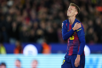 Dani Olmo, un mes de baja por una luxación en el hombro