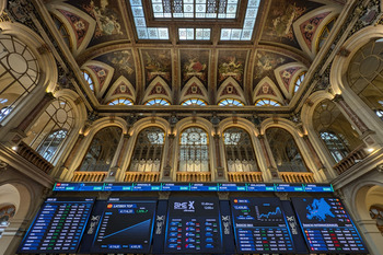 El Ibex 35 mantiene las ganancias moderadas a media sesión