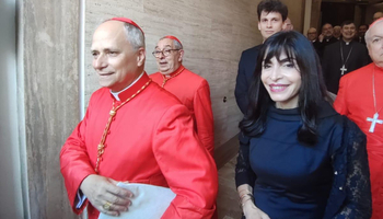 León XIV pide a los periodistas desarmar las palabras