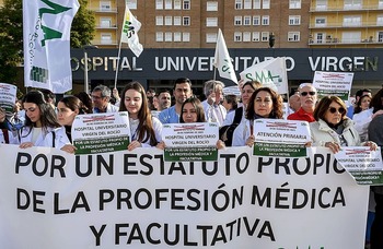 Los médicos se movilizan por unos horarios y salarios justos