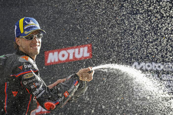 Bezzecchi vence con autoridad en Valencia