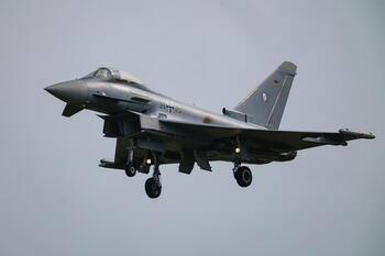 La OTAN despliega cazas al registrar un avión ruso en el Báltico