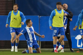 Tenaglia saca a flote al Alavés 