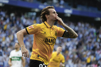 El Espanyol celebra su 125 aniversario tumbando al Elche