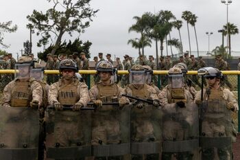 EEUU anuncia el despliegue de 700 marines en Los Ángeles