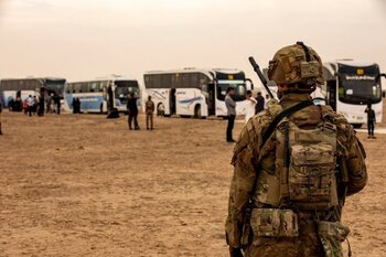 Las fuerzas de EEUU comienzan la retirada de su base en Irak