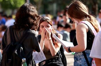 Más de 300.000 estudiantes se enfrentan a la PAU más exigente