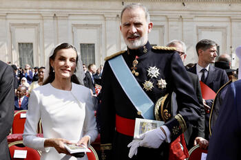 Los Reyes acuden a la misa de inicio del pontificado de León XIV