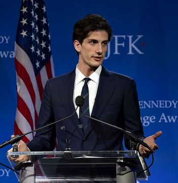 La dinastía Kennedy continúa