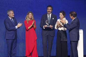 Juan del Val se lleva el Planeta con una crítica social