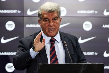 Laporta vuelve a la carga