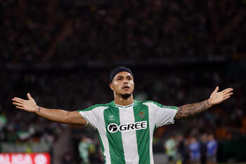  El Betis hace valer ante Osasuna un gran primer tiempo