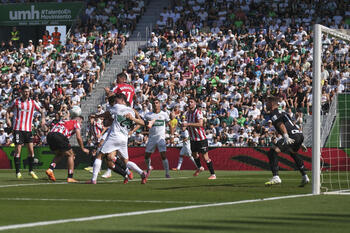 El Elche paga su falta de puntería ante un Athletic inofensivo