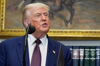 Trump impone araceles con un mínimo generalizado del 10%