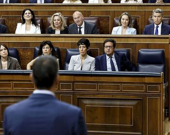 El traspaso de la inmigración a Cataluña agrieta la coalición