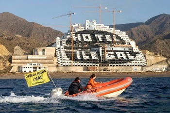El Gobierno da luz verde para demoler El Algarrobico
