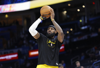LeBron James presume de tener su propio Ken