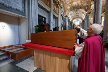 Francisco ya descansa en la Basílica de Santa María la Mayor