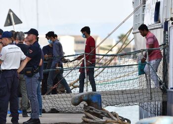 Mueren al menos 20 migrantes por un naufragio en Lampedusa