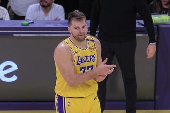 Luka Doncic renueva con los Lakers por tres temporadas