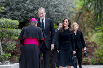 Los Reyes, tres ministros y Feijóo asistirán al funeral papal