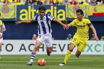 Los regalos defensivos y el VAR frenan al Villarreal