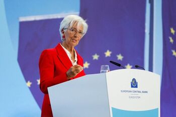 Lagarde prevé una desaceleración de la eurozona este trimestre