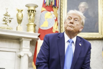 La Justicia 'para los pies' a Trump con los funcionarios