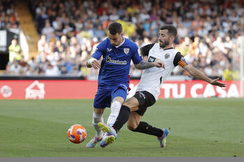 Berenguer confirma la cuarta plaza del Athletic con un golazo