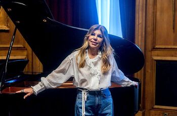 50 años de susurros de una voz de terciopelo