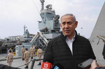 La Armada israelí bombardea el puerto de Al Hudeida en Yemen