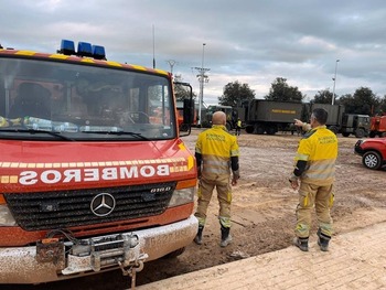Mueren dos bomberos en el incendio de un parking de Alcorcón