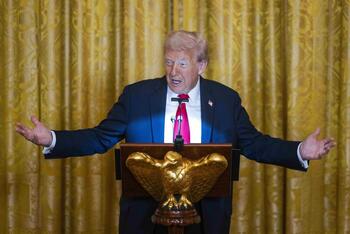 Trump responde a las protestas con un vídeo generado por IA