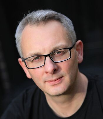 La Premier se asoma al abismo financiero